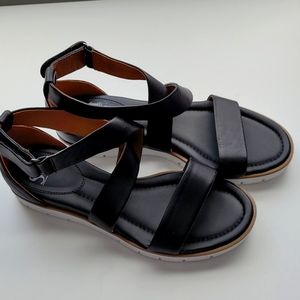 New Soft sandals leather